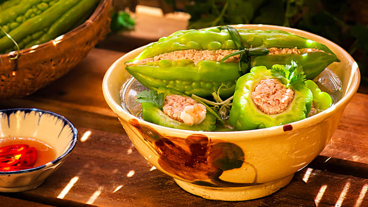 Canh khổ qua nhồi nhịt - món hầm ngon trong thực đơn đám giỗ miền Tây