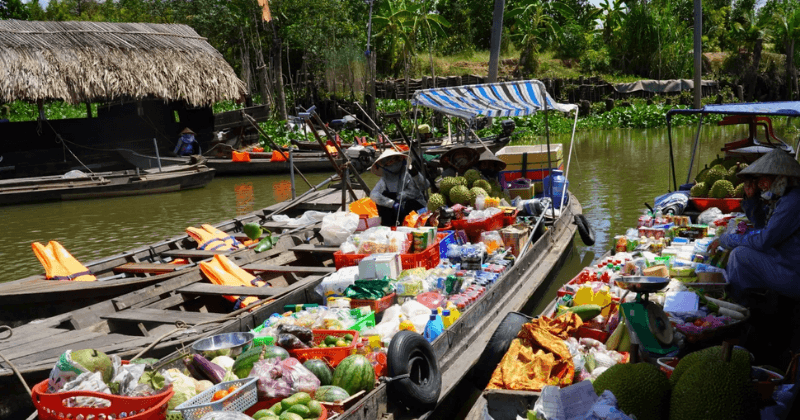 Chợ nổi Cái Bè
